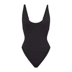 BNWT SIGNATURE SWIM SCOOP NECK ONE PIECE - ONYX - MEDIUM